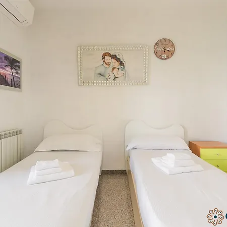 Fronte Mare By Apulia Accommodation Bari Exterior photo