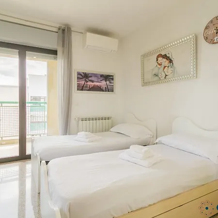 Fronte Mare By Apulia Accommodation Bari Exterior photo
